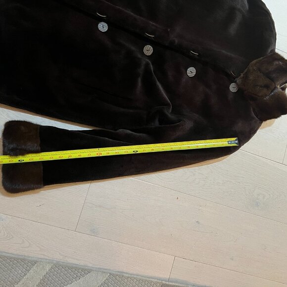 Luxurious Loro Piana Reversible Mink and Raincoat - Picture 14 of 16